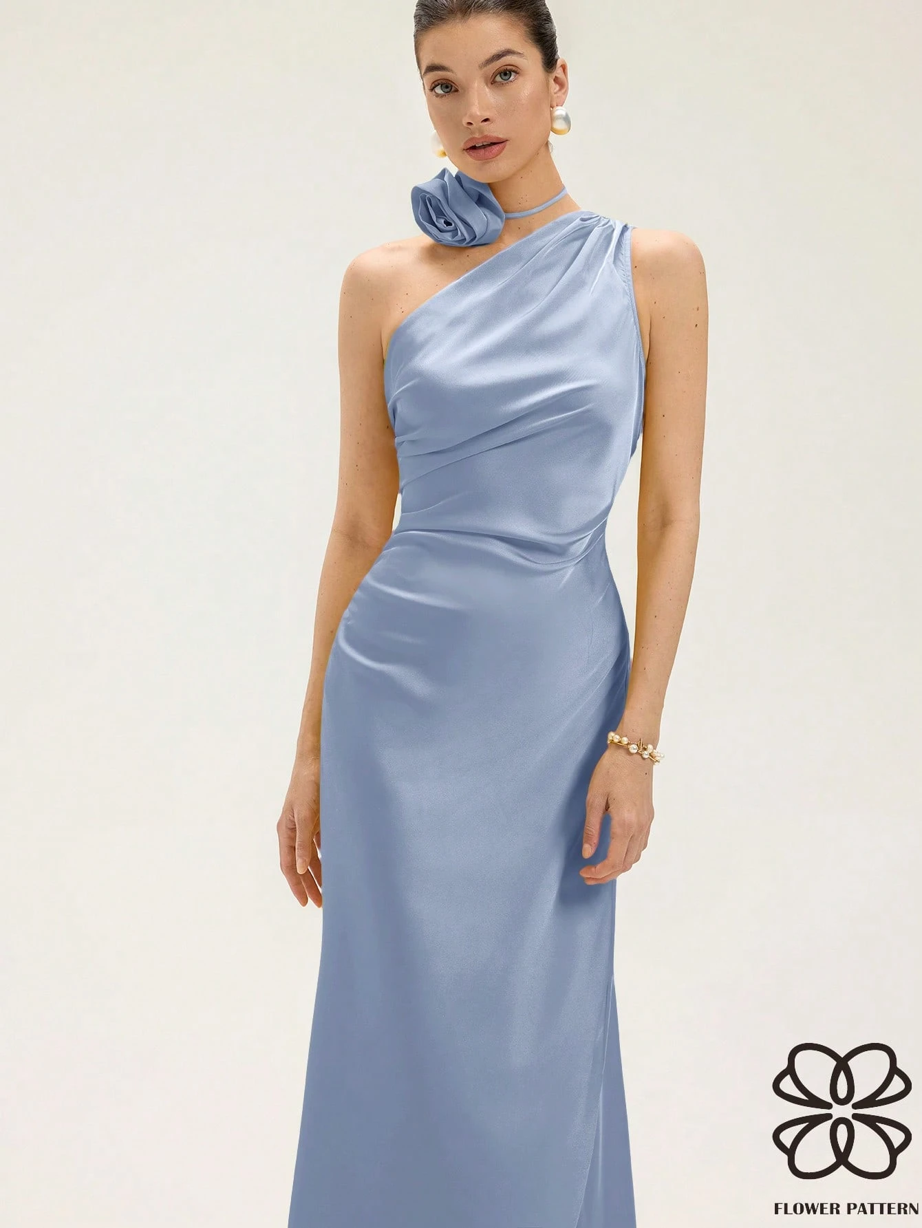 Vestido asimétrico saten con flor