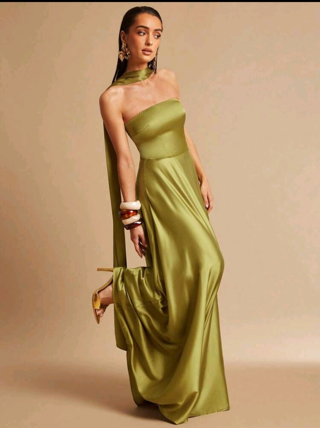 Vestido straples holgado cuello