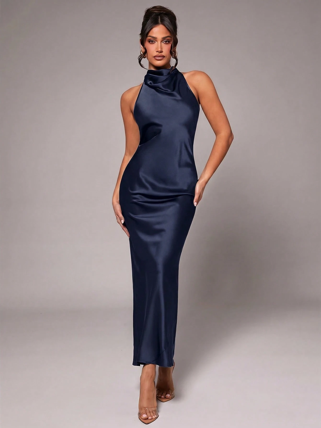 Vestido cuello alto encaje