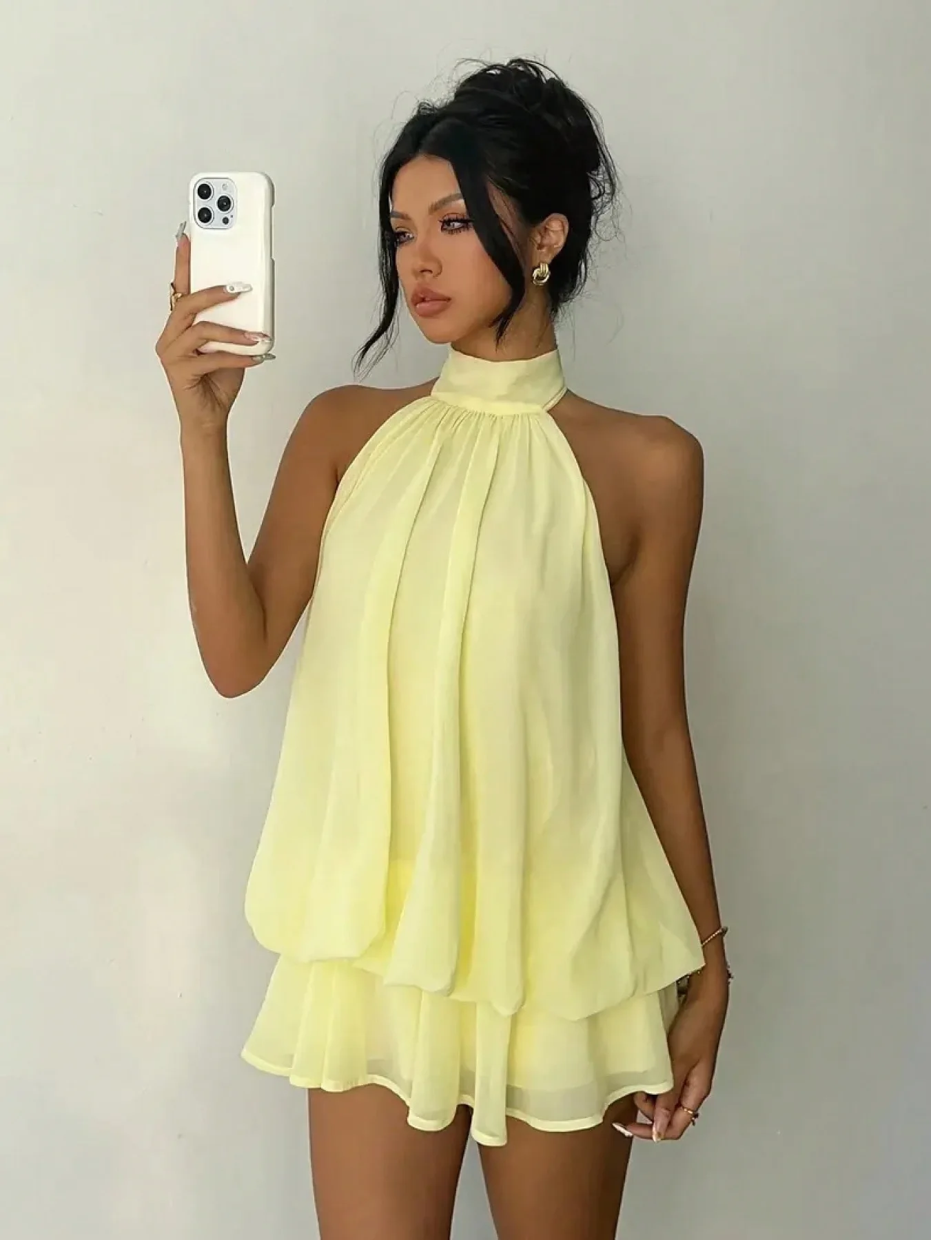 Vestido cuello halter corto