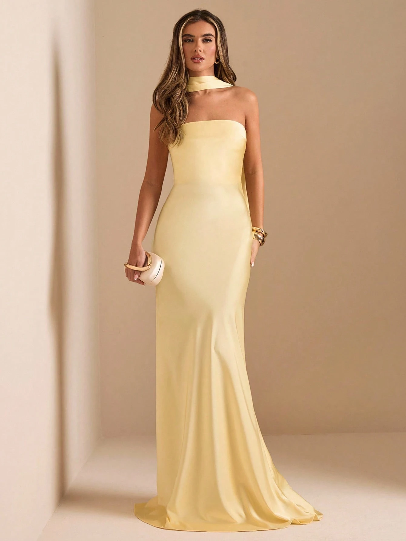 Vestido cuello saten