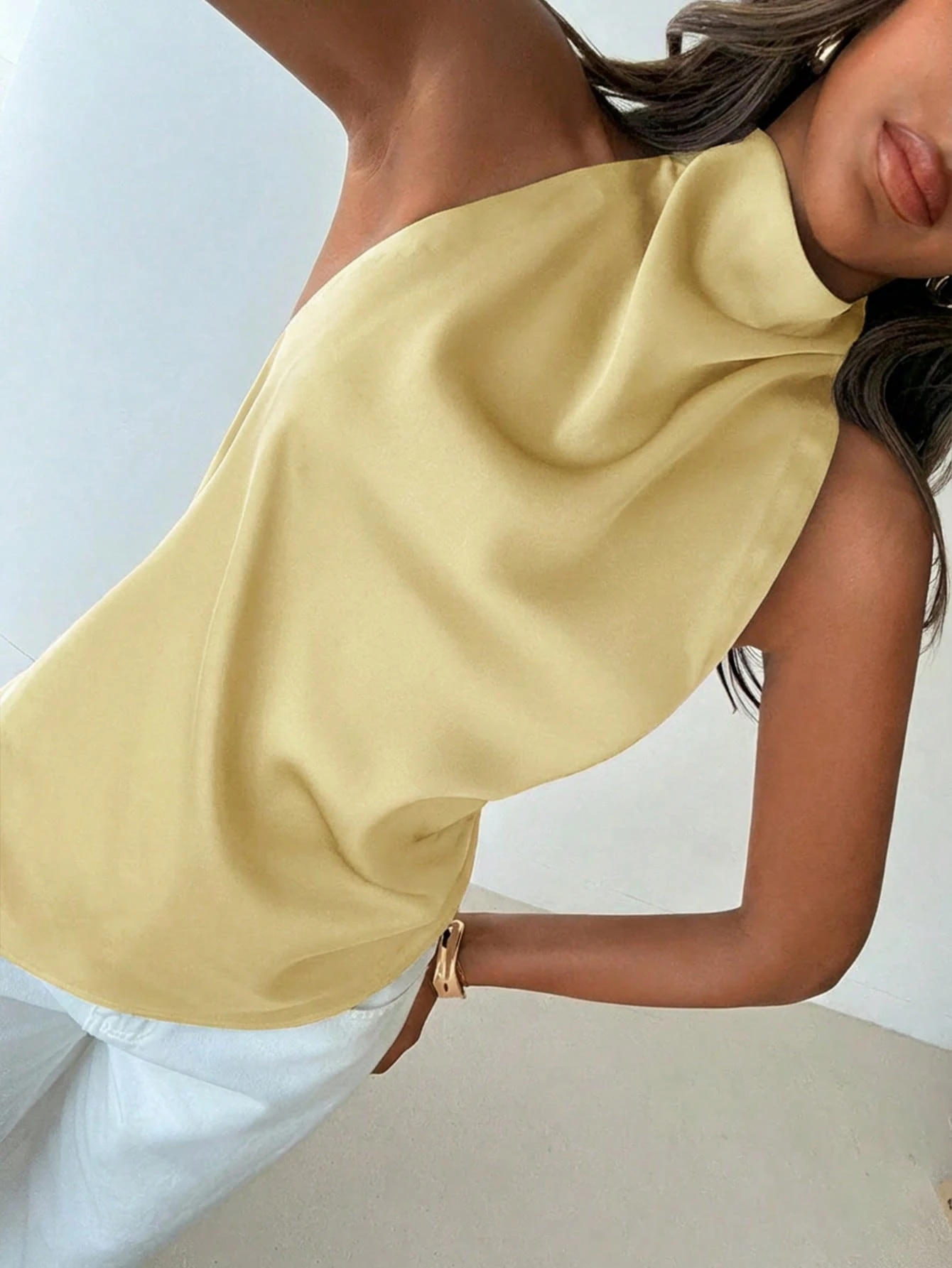 Blusa satén cuello alto