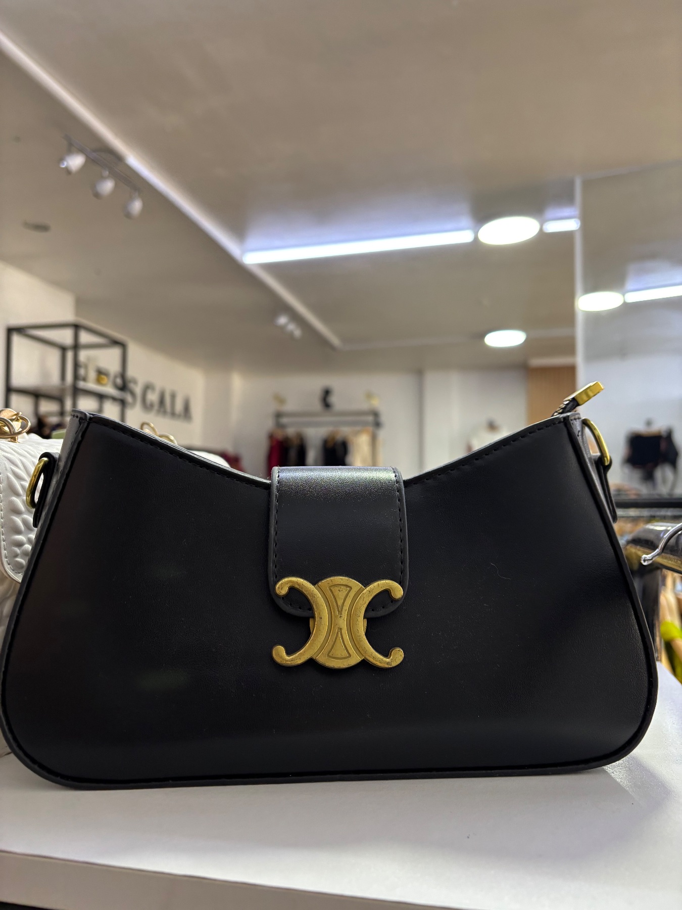 Cartera hebilla dorada
