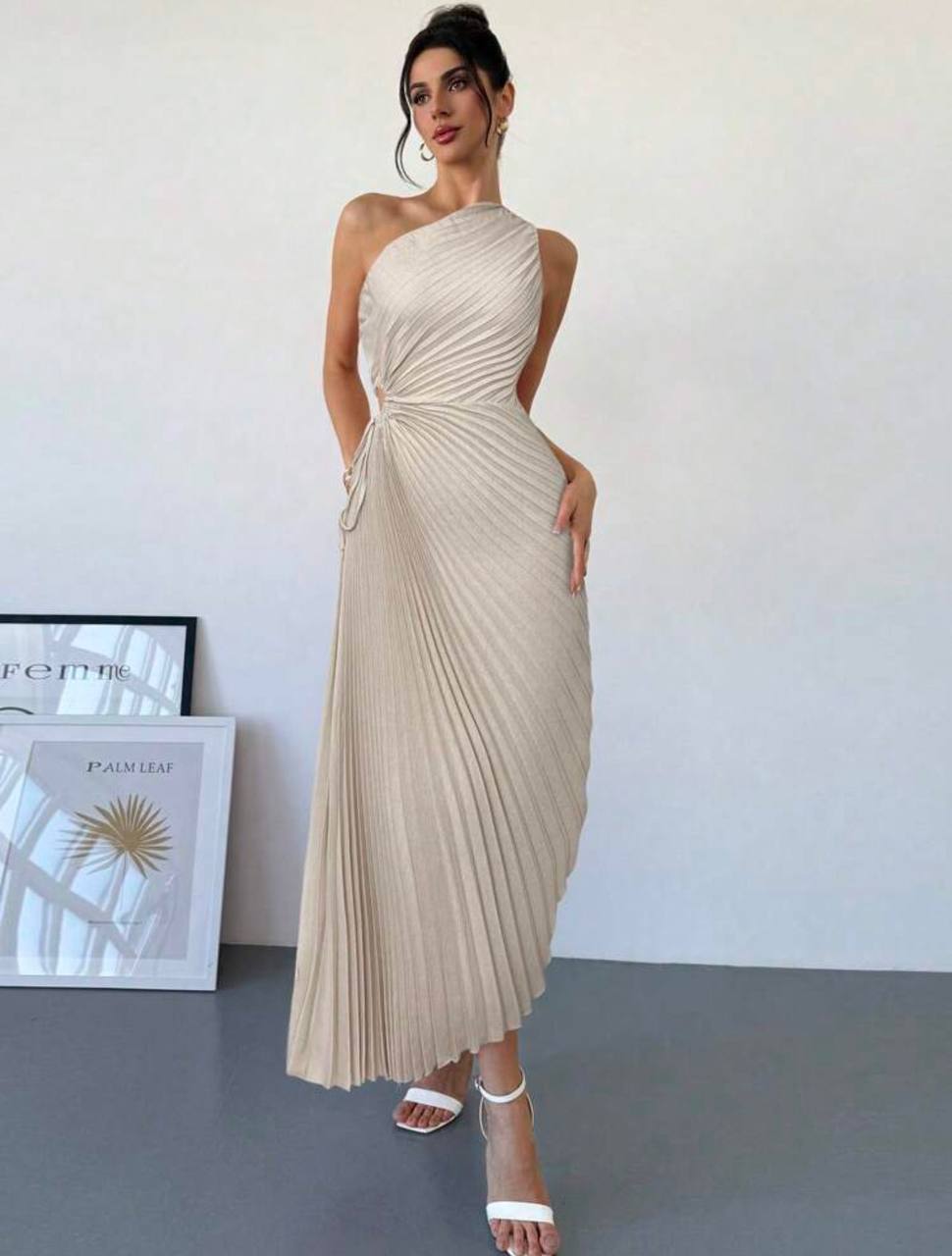 Vestido Elegante Plisado Beige
