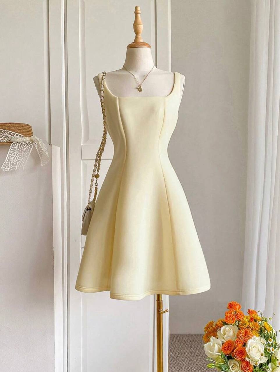 Vestido Princesa Corto Amarillo pastel
