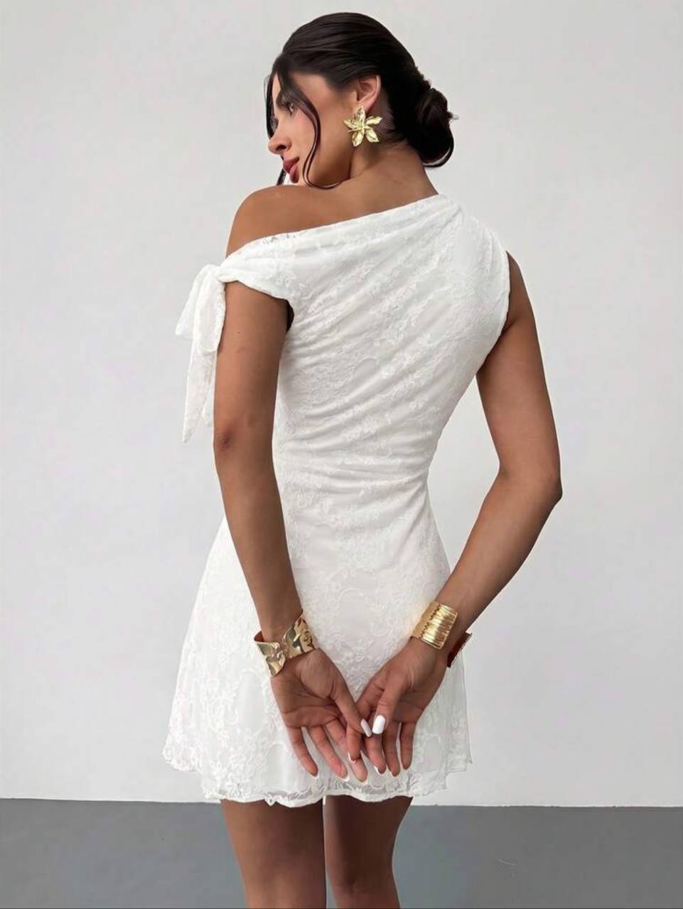 Vestido corto blanco nudo