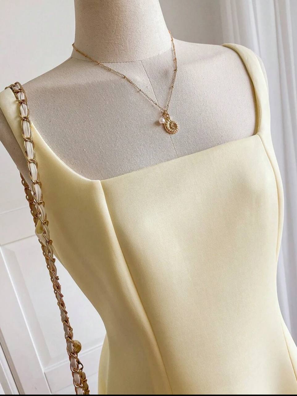 Vestido Princesa Corto Amarillo pastel