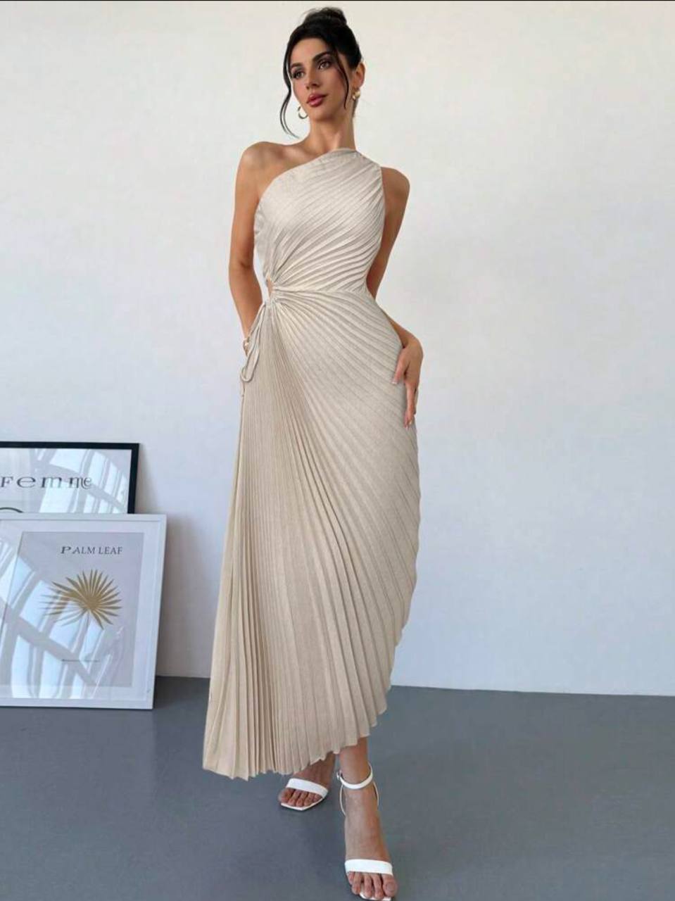 Vestido plisado Beige