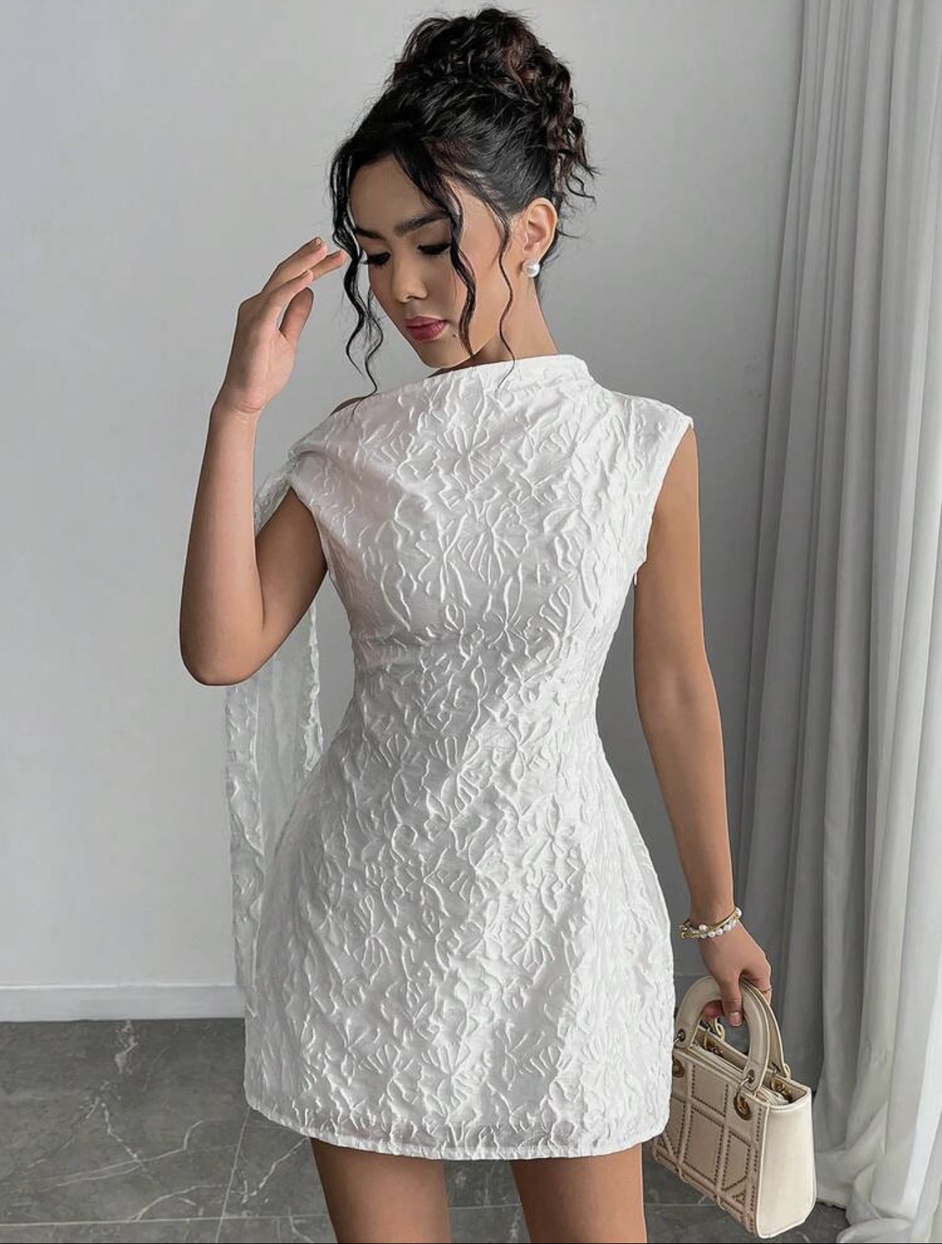 VESTIDO PRINCESA APLIQUE