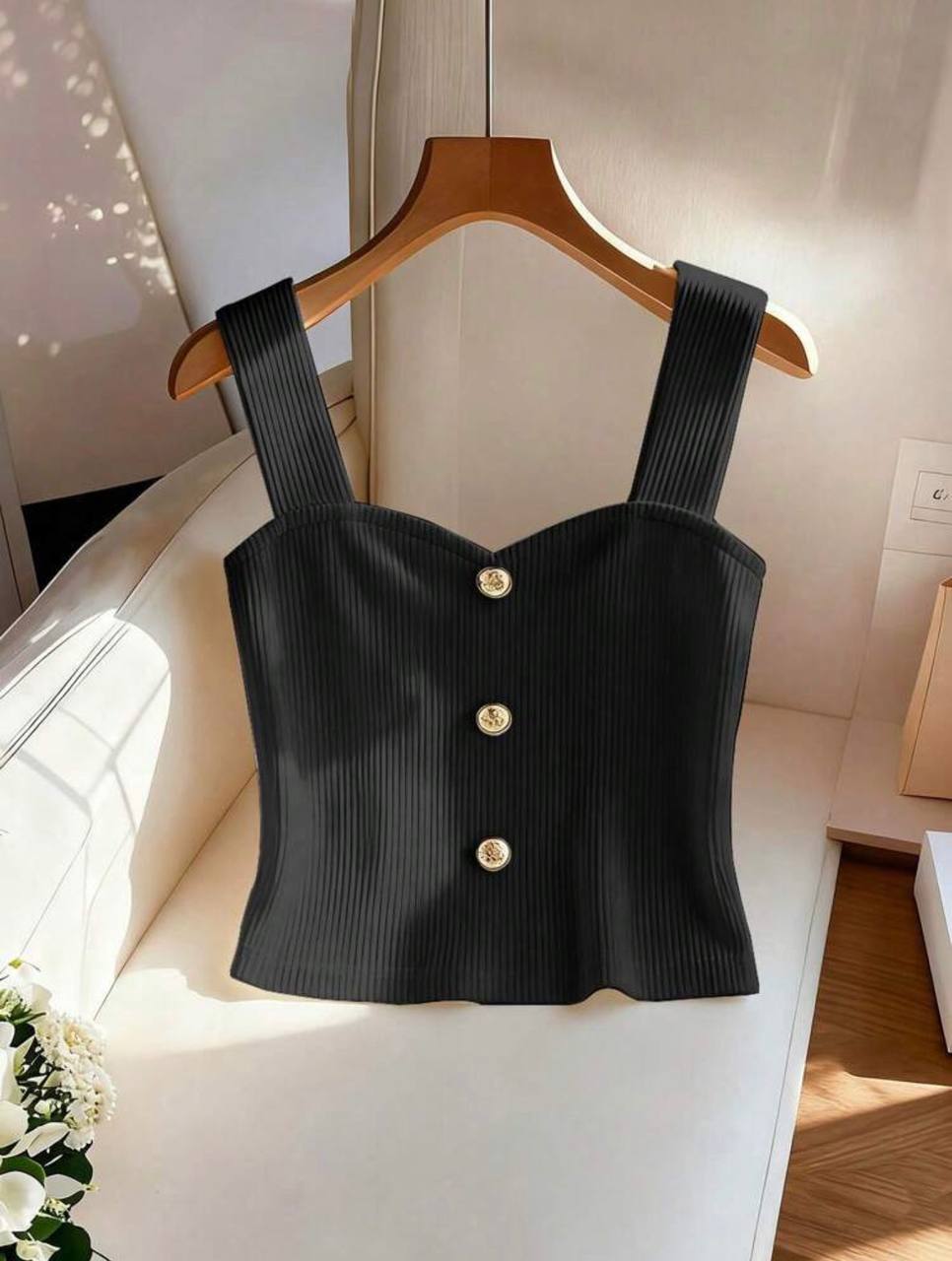 Top botones dorados Negro