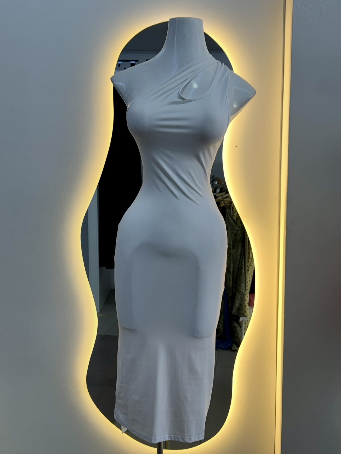 Vestido con aplique dorado