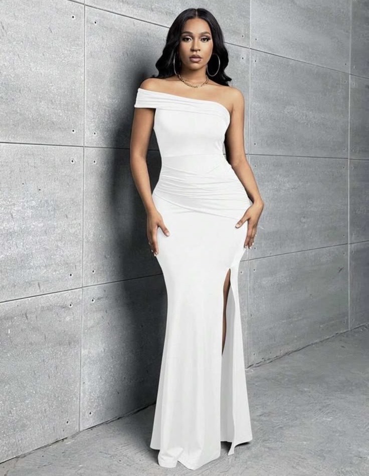 VESTIDO CON UNA MANGA STRAPLE
