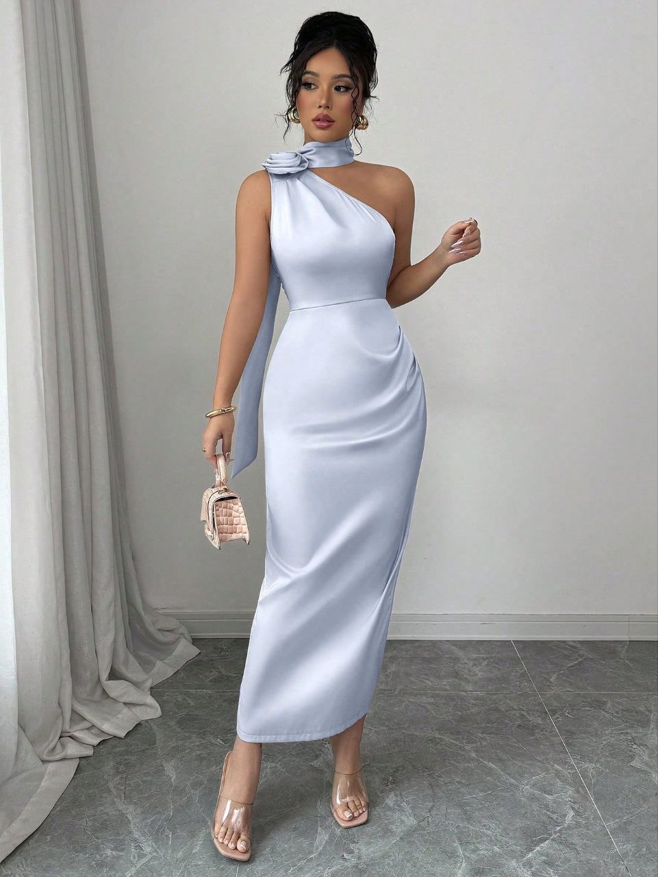 Vestido satén flor