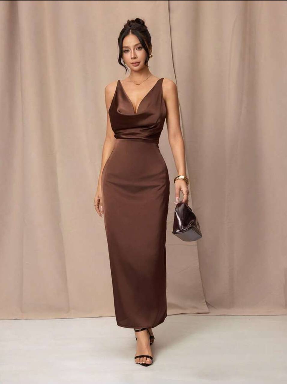 Vestido Satín café abertura