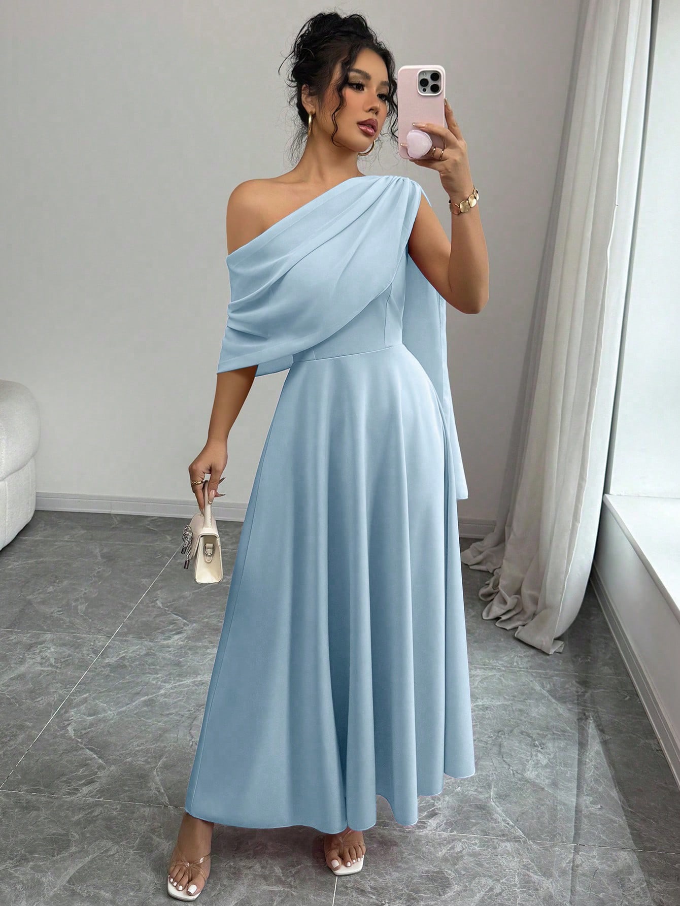 Vestido hombros asimétricos