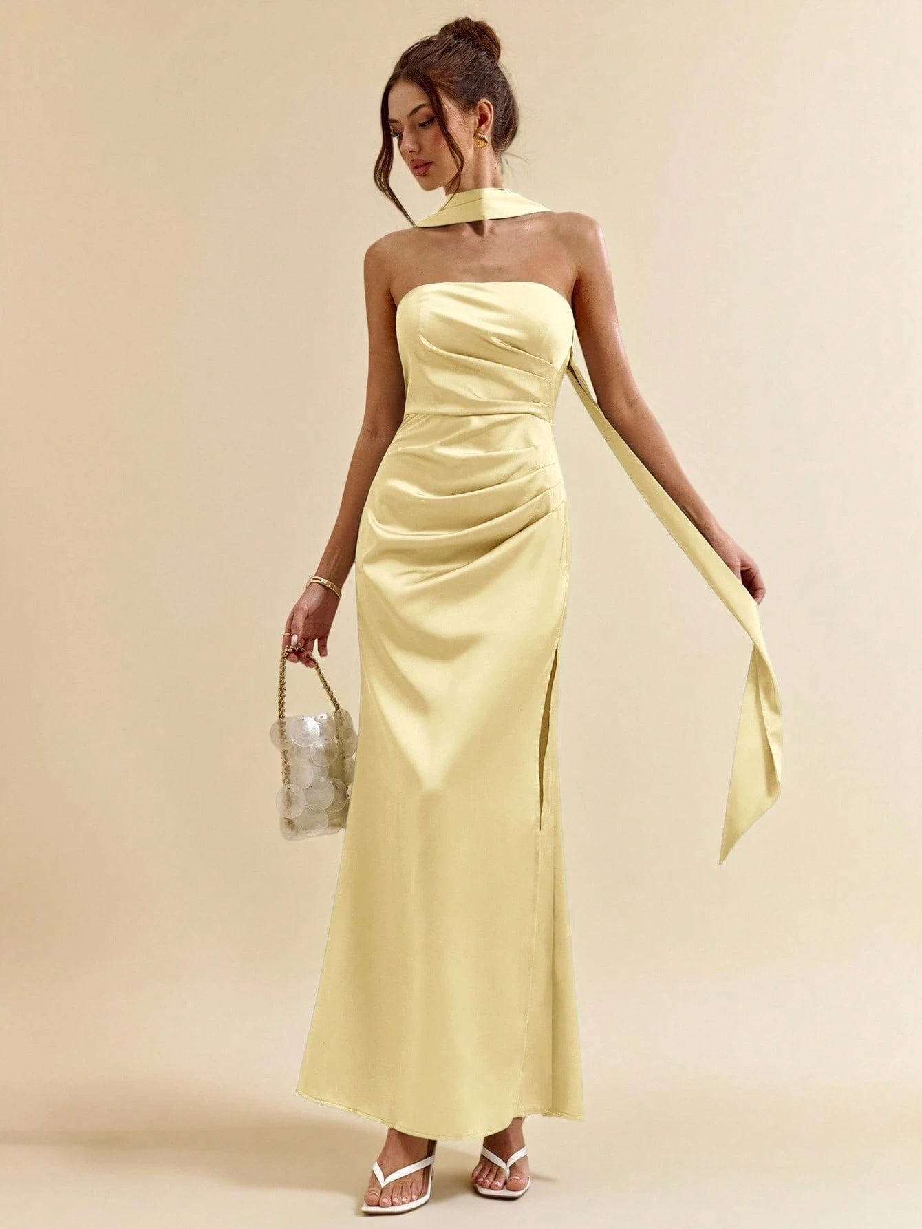 Vestido satén cuello